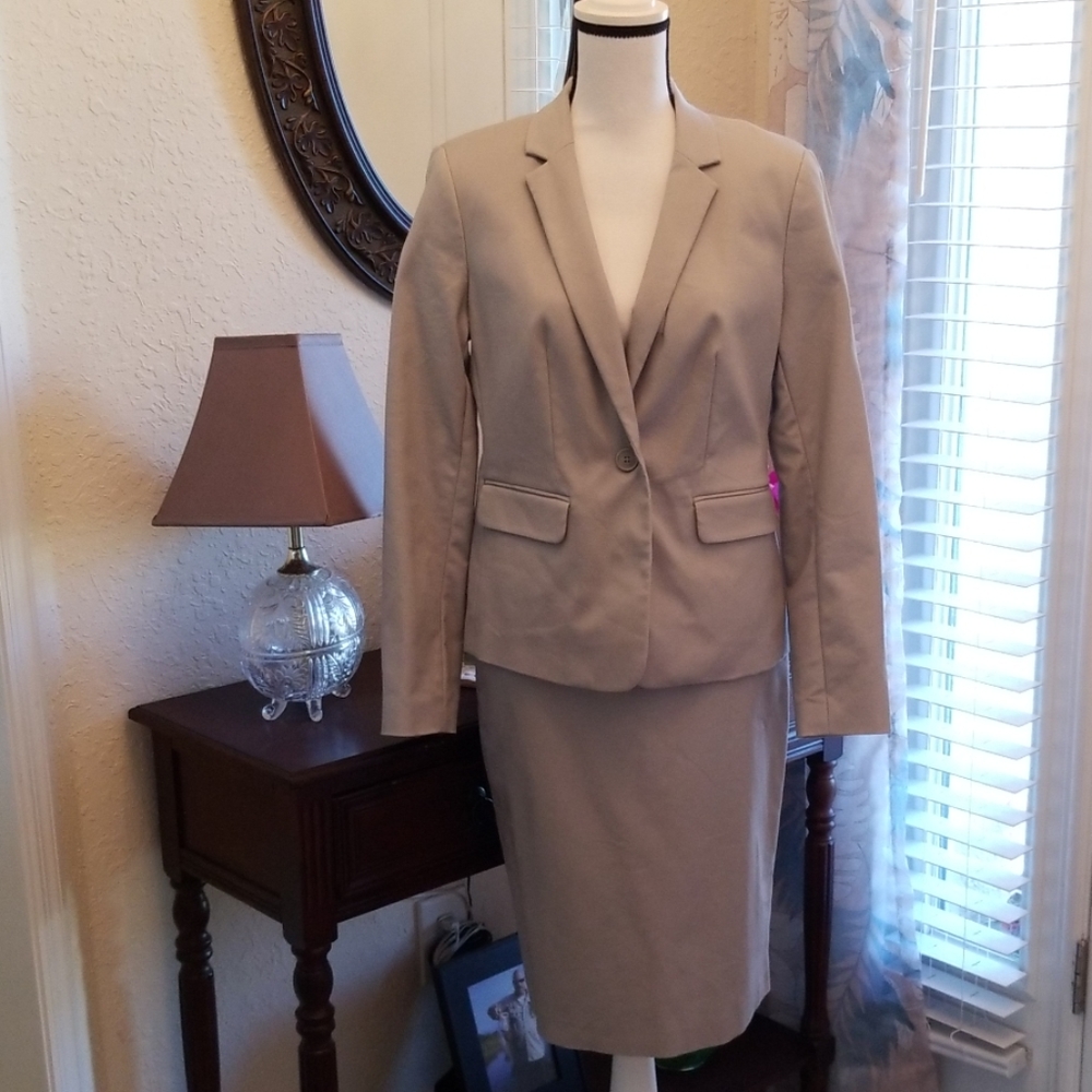 Gray 2pc skirt suit